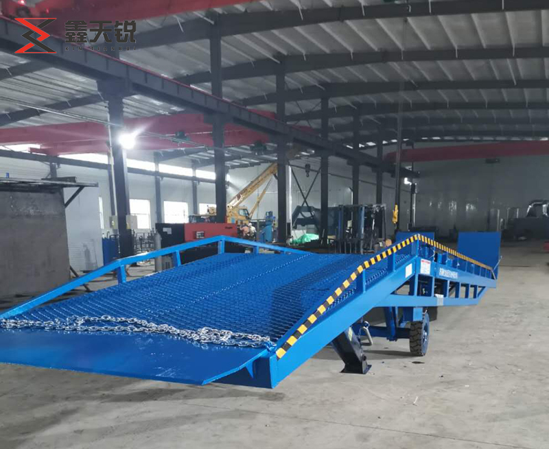 东方移动式液压登车桥生产车间