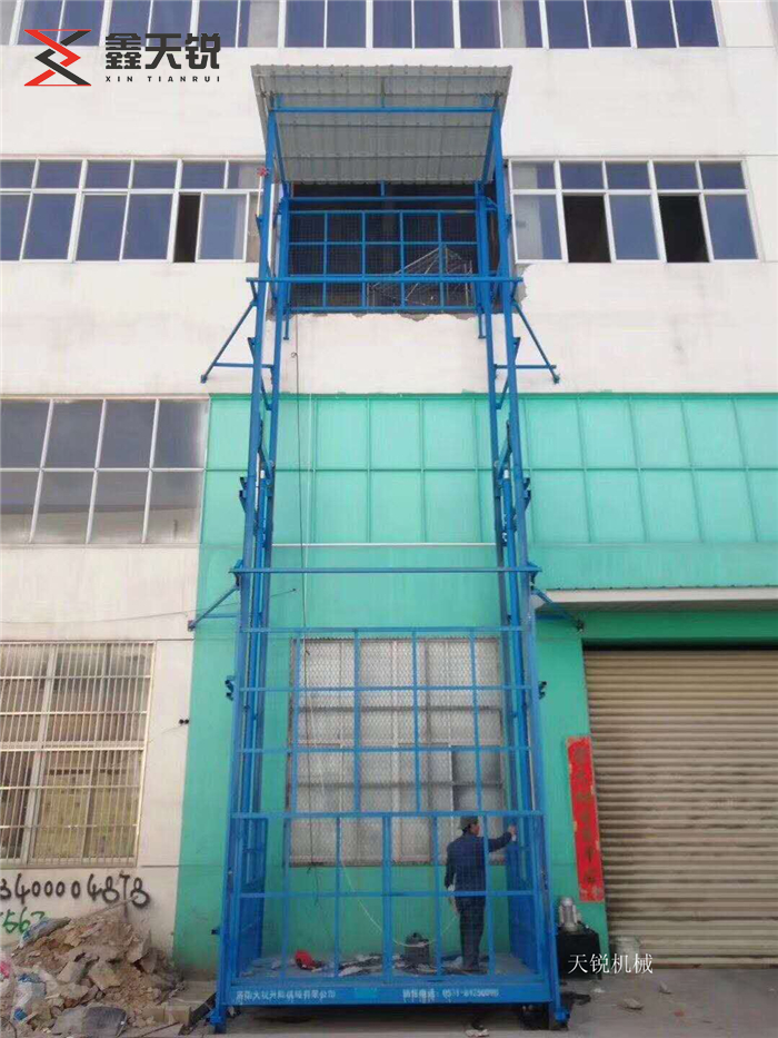 东方室外导轨式升降机